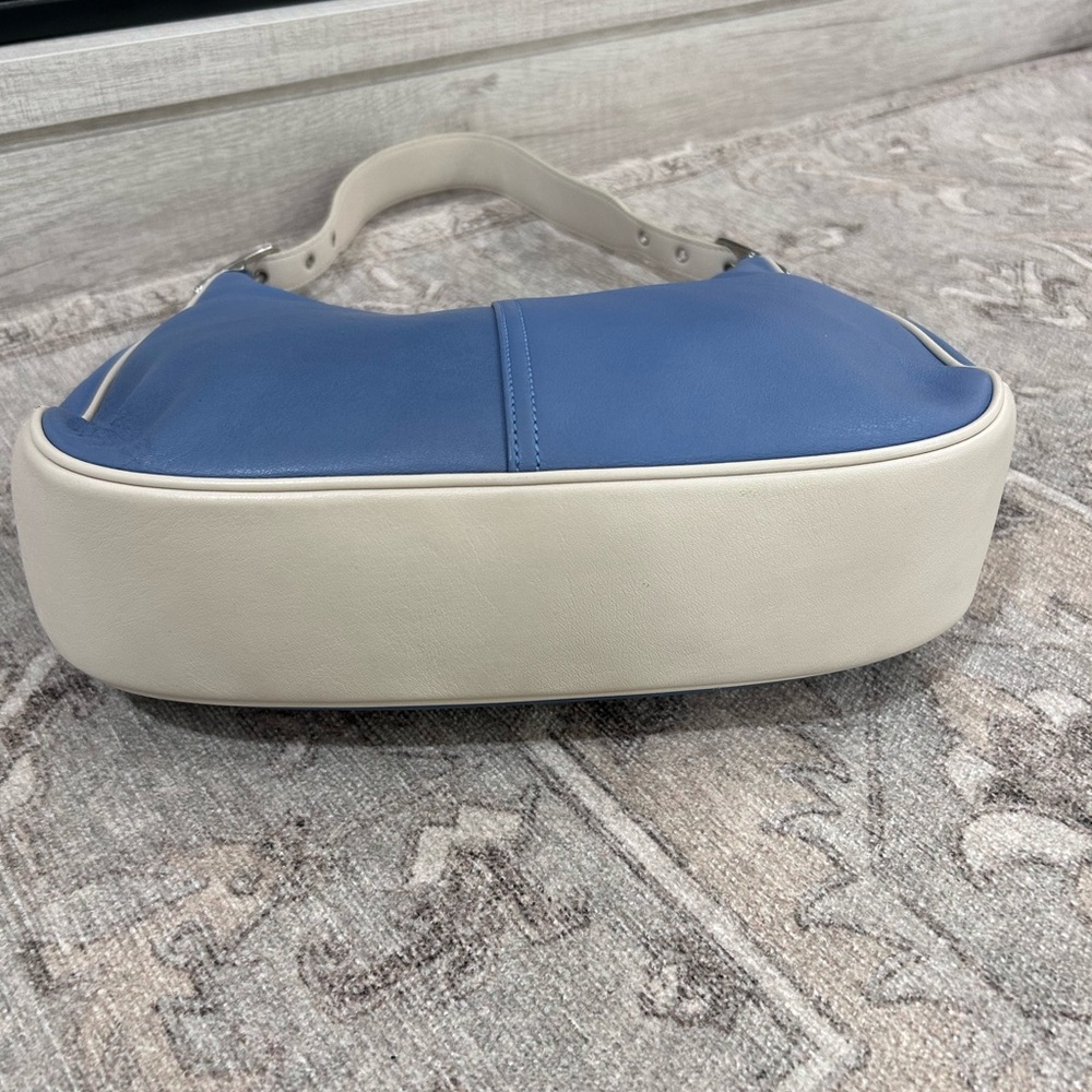 Coach West Zoe Legacy Vintage 90s Leather Bag Color is light blue and cream! - Picture 3 of 16